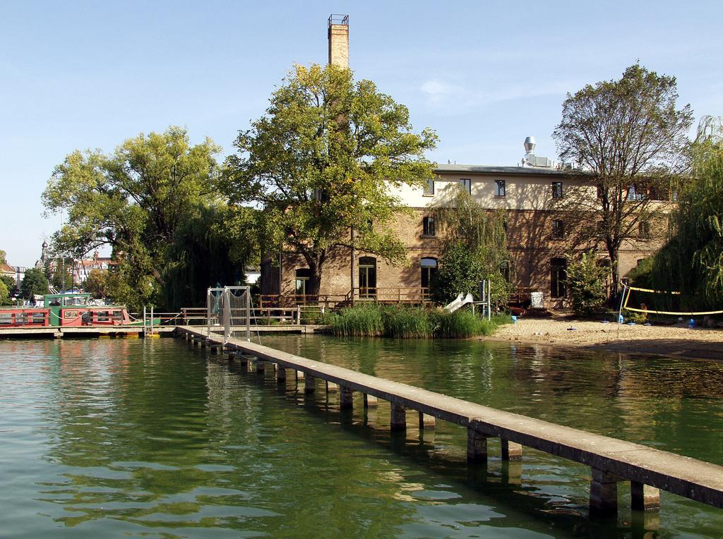 Seminar- Und Gaestehaus Flussbad Gartenstrasse Berlin Eksteriør billede